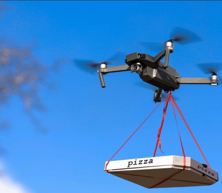 А мы пока пиццу катаем