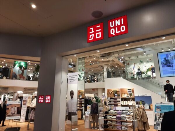 Магазин Uniqlo в ТРЦ «Галерея» простоял закрытым более года