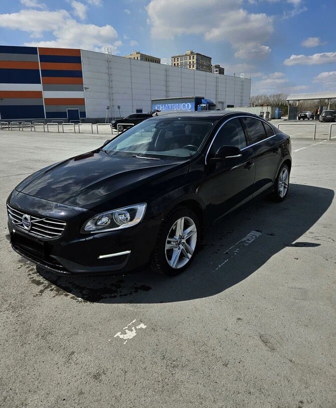 Вольво S60.