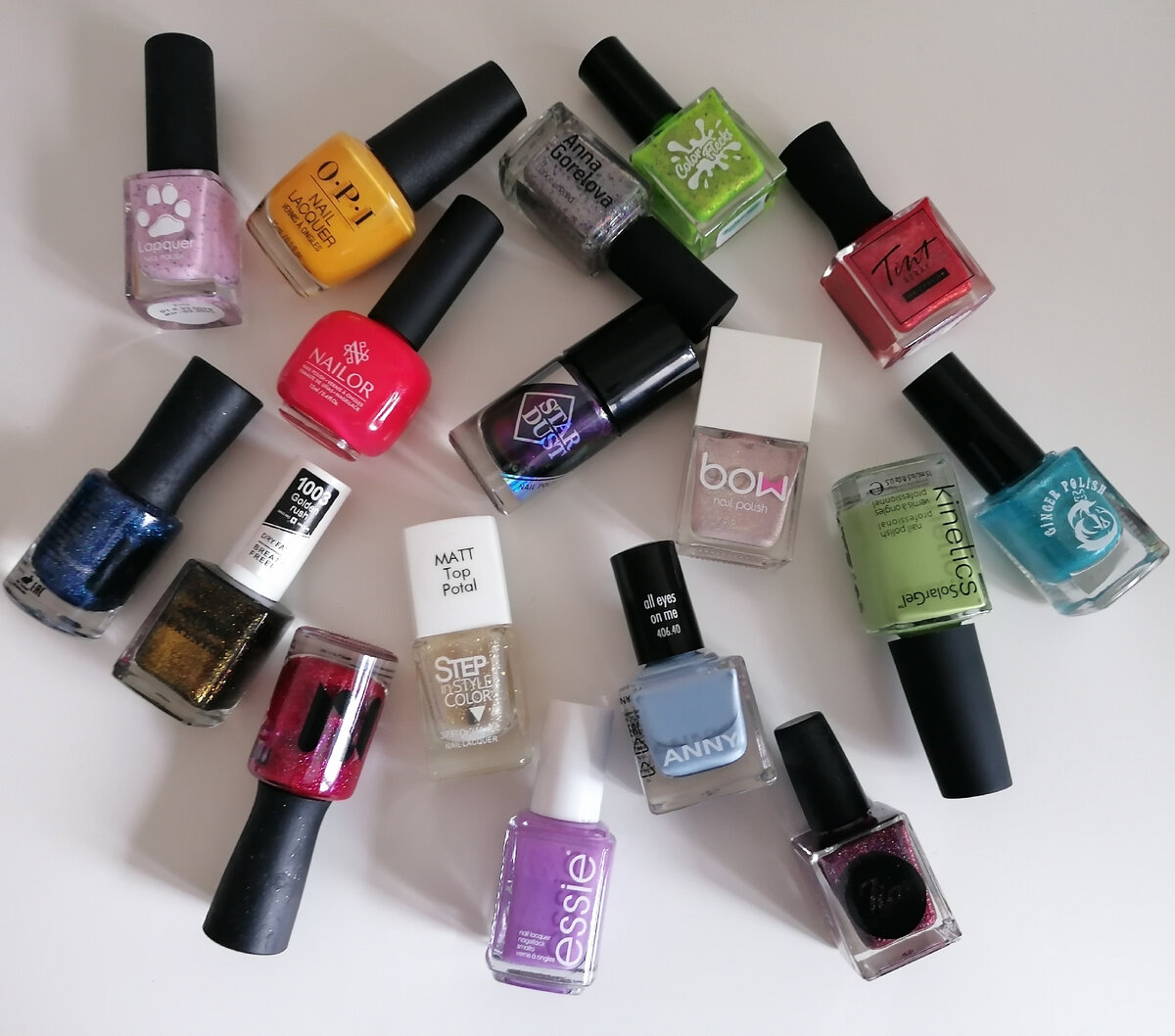 Картинка для иллюстрации. Это только малая часть моих лаков :) 