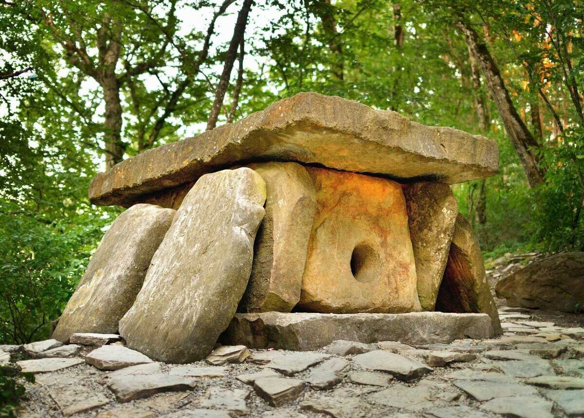Дольмен Кавказа. Фото из открытых источников