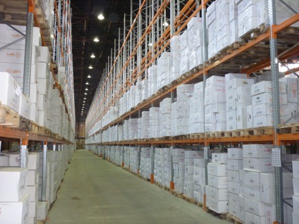  Широкопроходной многоярусный паллетный стеллаж.