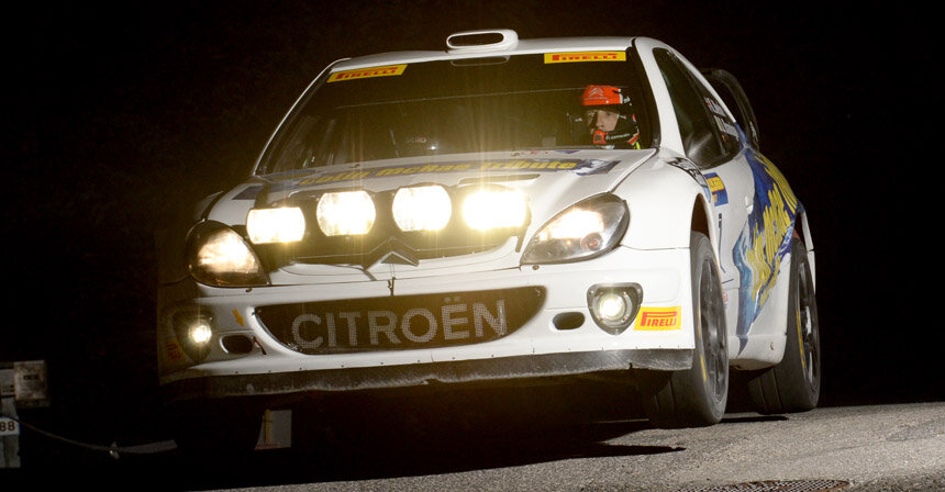 Главной звездой нынешней гонки в Сан-Марино стал британец Крис Мик. Его белая машина с номером шасси 32 — это последняя Xsara WRC, построенная командой Citroen Sport