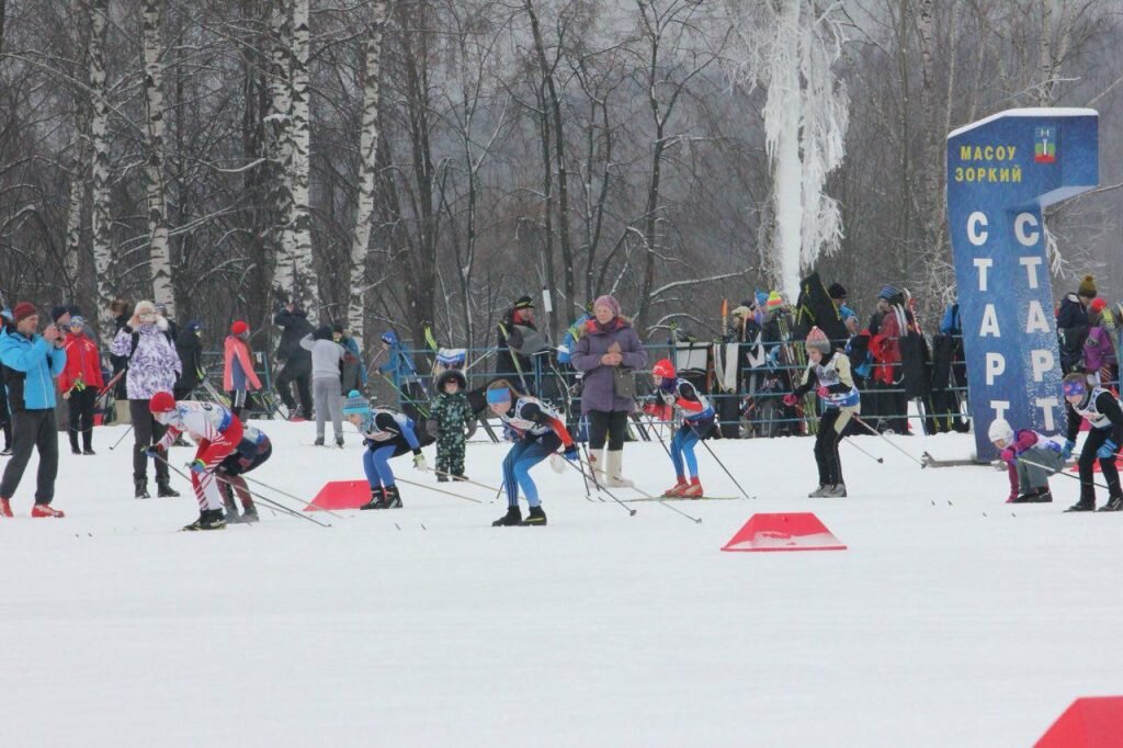 детский лыжный фестиваль крещенские морозы 2023 красногорск. горнолыжный спорт. детский фестиваль крещенские морозы. всероссийский детский лыжный фестиваль "крещенские морозы - 2022". забег лыжный стадион красногорск.