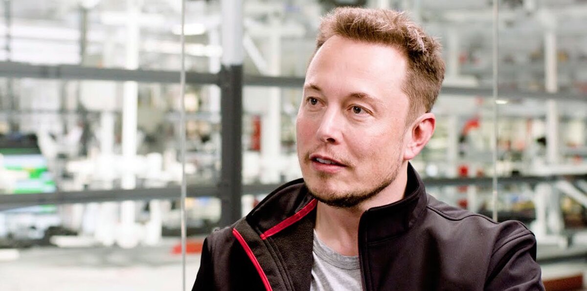 Другой успешный предприниматель и пиарщик, Илон Маск.