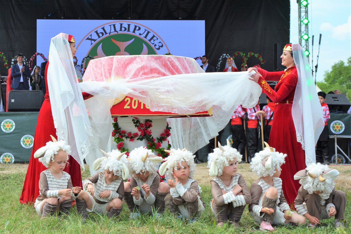 20 июня какой праздник в крыму. Хыдырлез Бахчисарай. Хыдырлез в Бахчисарае 5 мая. Хыдырлез в Крыму. Праздник Хыдырлез.