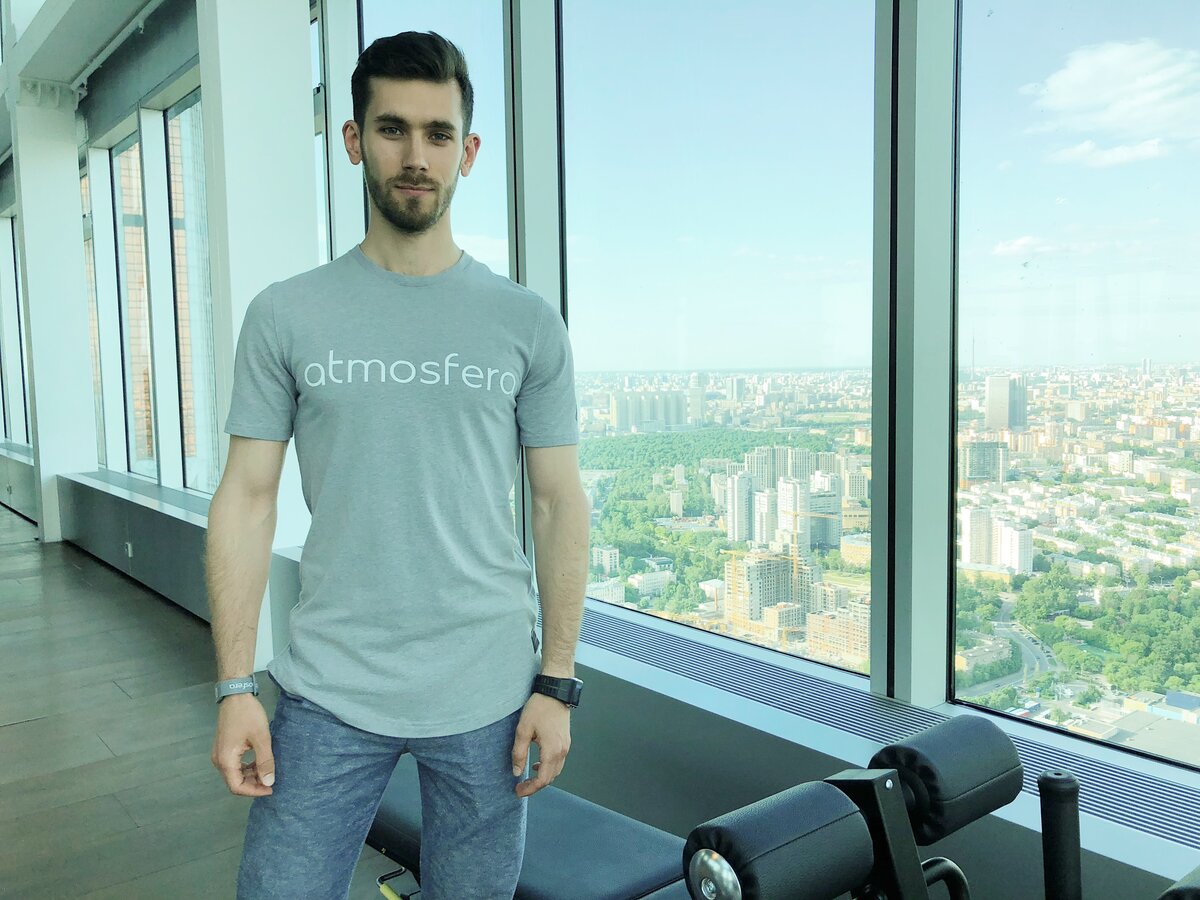 Артём Васильев – основатель Atmosfera Private Fitness и ведущий специалист лаборатории спортивной адаптологии при МФТИ.