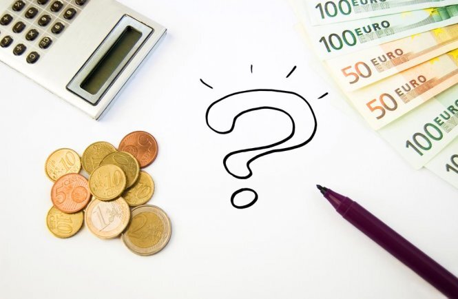 При списании дебиторской задолженности, образовавшейся в результате предварительной оплаты или частичной оплаты услуг, которые исполнитель не оказал, покупателю необходимо восстановить НДС, принятый к вычету при перечислении указанной суммы оплаты или частичной оплаты. Такой вывод содержится в письме Департамента налоговой и таможенной политики Минфина России от 5 июня 2018 г. № 03-07-11/38251.
