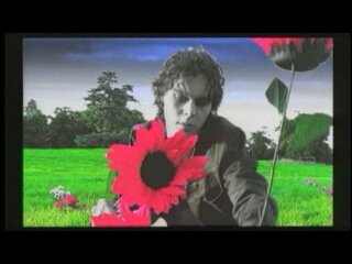 Вилле Вало всячески пытается смазать разом краску будней. Но у него не особо получается