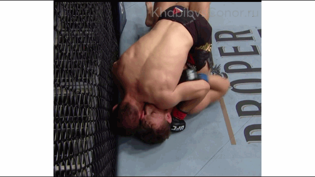 Два удара в голову от Хабиба под конец первого раунда