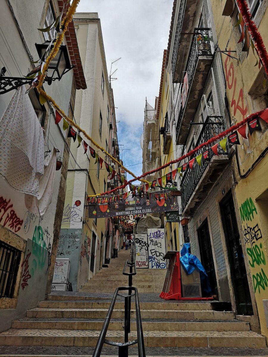 @zhadan.vikulya      Bairro Alto 