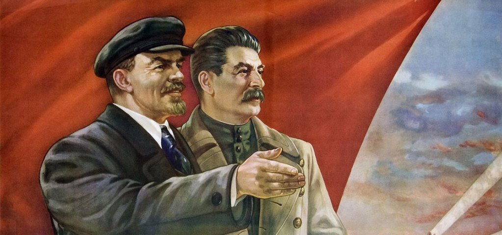 Ленин и Сталин на советском плакате. Знаете, кто есть кто? )))