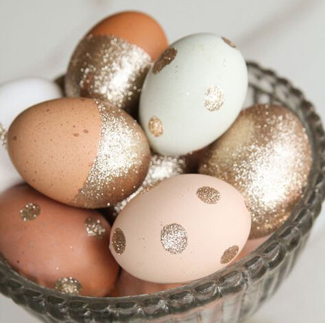 источник фото: www.pinterest.ru    Узор блестками может быть любой: сектора, горох, полоски, клетка - дайте волю фантазии.