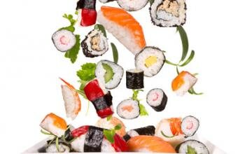 Конечно,  если не вникать в суть, то роллы при правильном питании служат чуть ли  не образцовым блюдом, сочетая в себе все необходимые нутриенты. Но при  более близком рассмотрении, это оказывается совсем не так. Можно ли есть  роллы при правильном питании? Можно, но очень редко. Иногда ведь нужно  себя побаловать. Один раз в две-три недели будет достаточно.