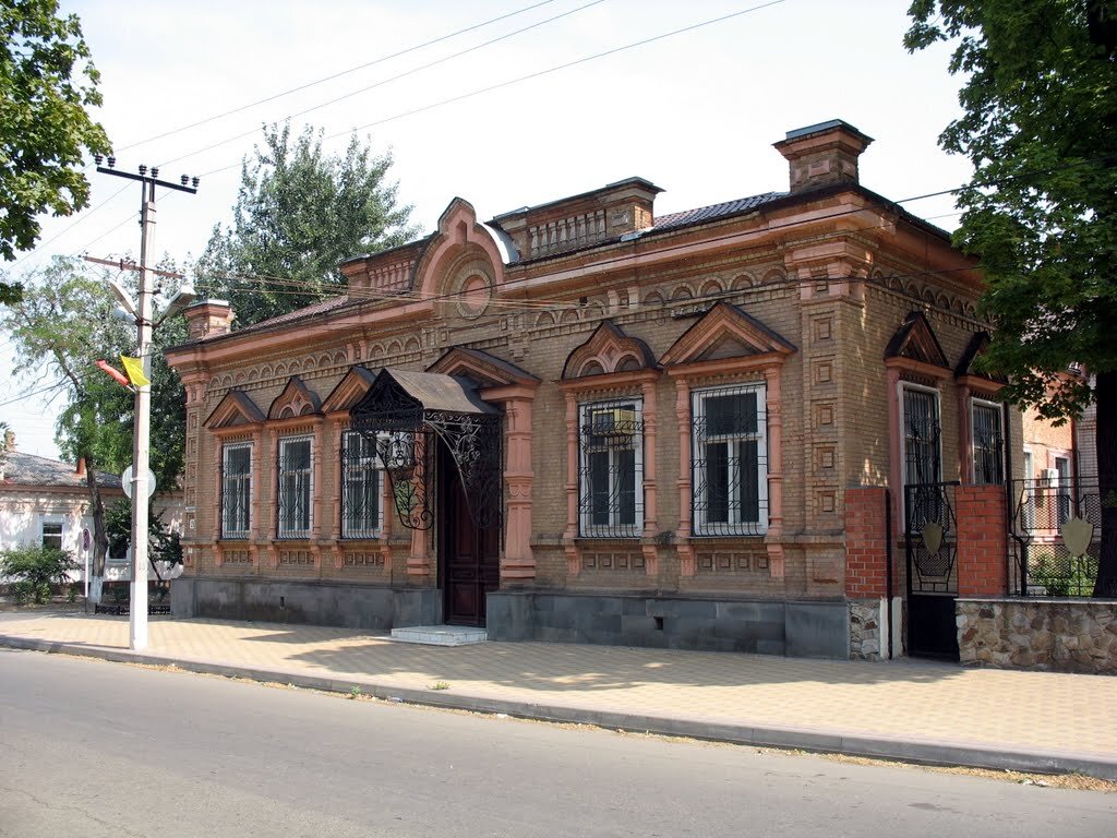 Краснодарский край ейск улица. Дом купца Варварова Ейск. Ейск Купеческий город. Ейск исторический центр. Купеческий дом в Ейске.