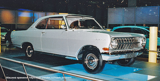 На моем фото купе Opel Rekord на международном автосалоне