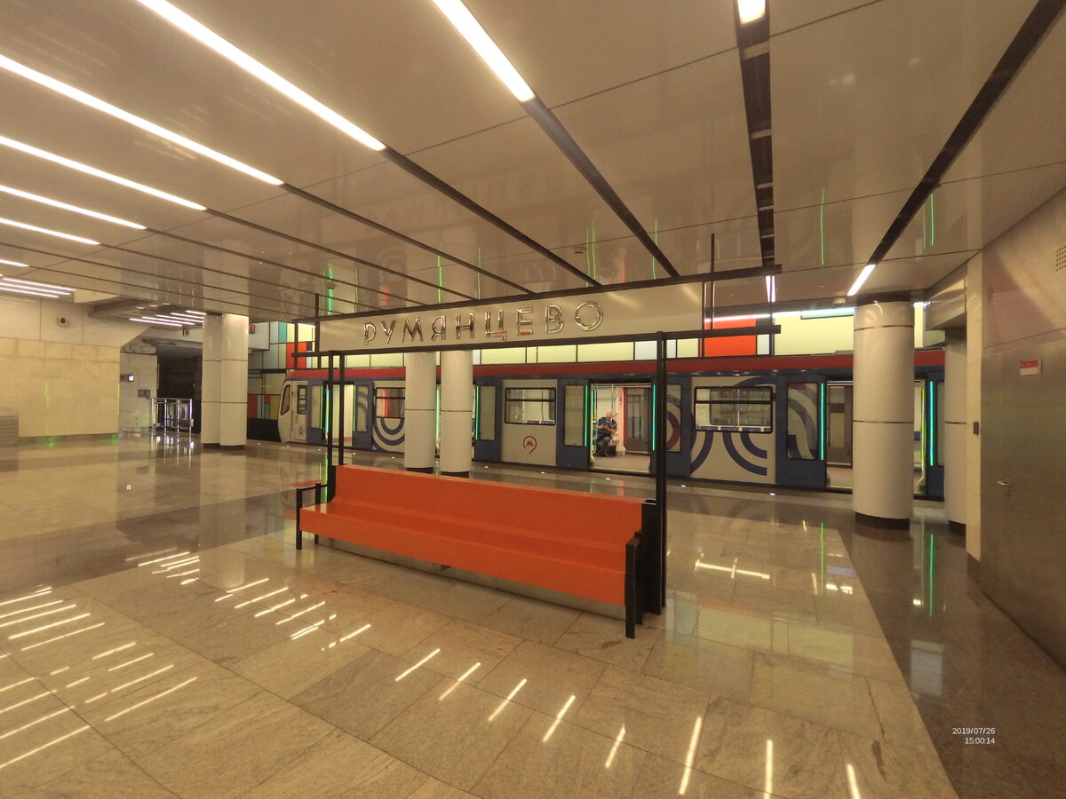 "Четвёрка" стоит на пути в сторону центра.