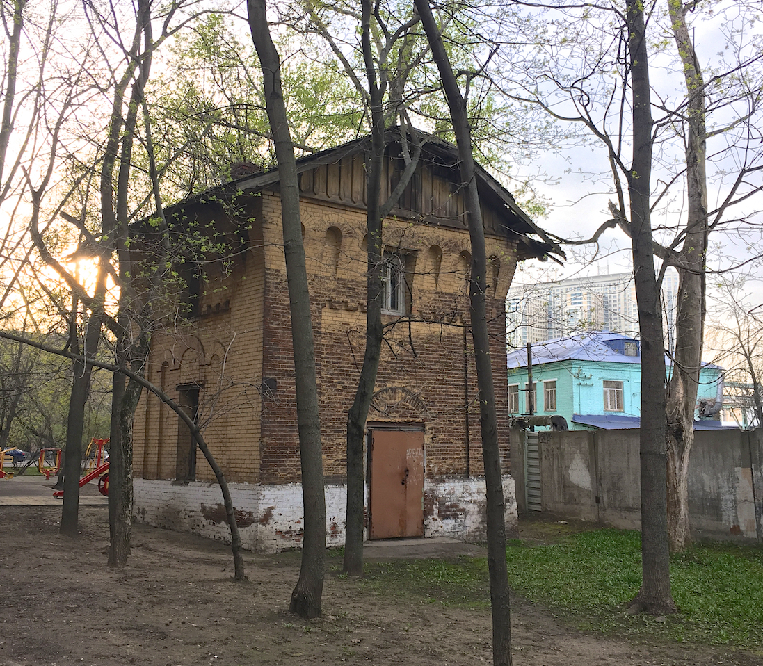 Заброшенная башня-дом в центре Москвы. Что у неё внутри? ???19