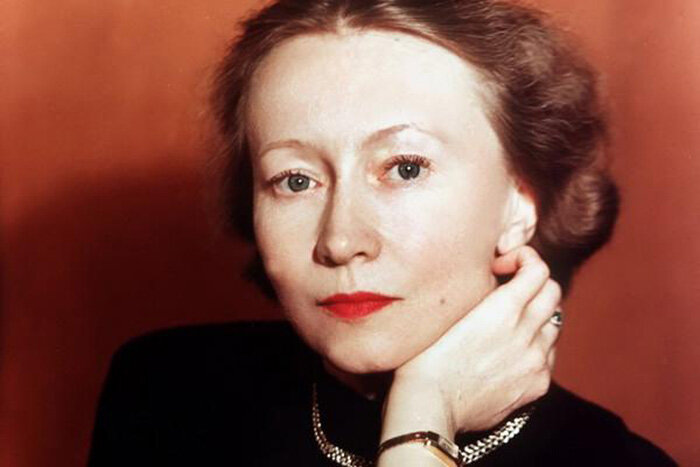  
Галина Уланова. Женщина-загадка. /Фото:mayasakura.ru
В детстве ее считали зажатой и не артистичной, а позже, когда она стала звездой мирового балета, называли богиней и говорили, что ей нет равных. В общении она всегда держала невидимую дистанцию, но когда выходила на сцену, от нее невозможно было отвести взгляда. Галина Уланова, пожалуй, самая загадочная из всех великих балерин. Человек-тайна, нераскрытая книга и вместе с тем идеал, превзойти который пока не смог никто…
