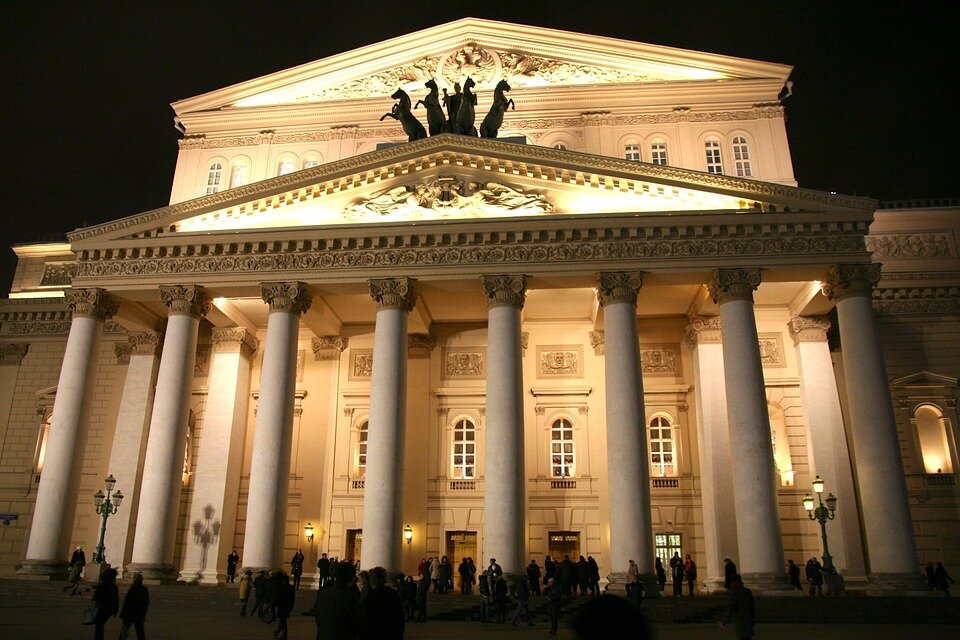 https://cdn.pixabay.com/photo/2015/05/02/12/18/bolshoi-749878_960_720.jpg