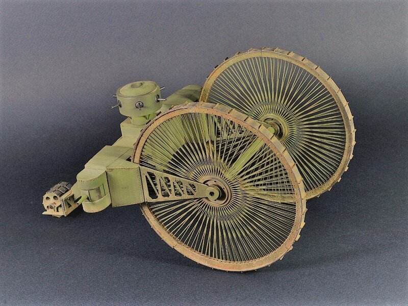 Вес опытной машины был порядка 60 тонн, обслуживающий персонал должен был состоять из 15 человек. 