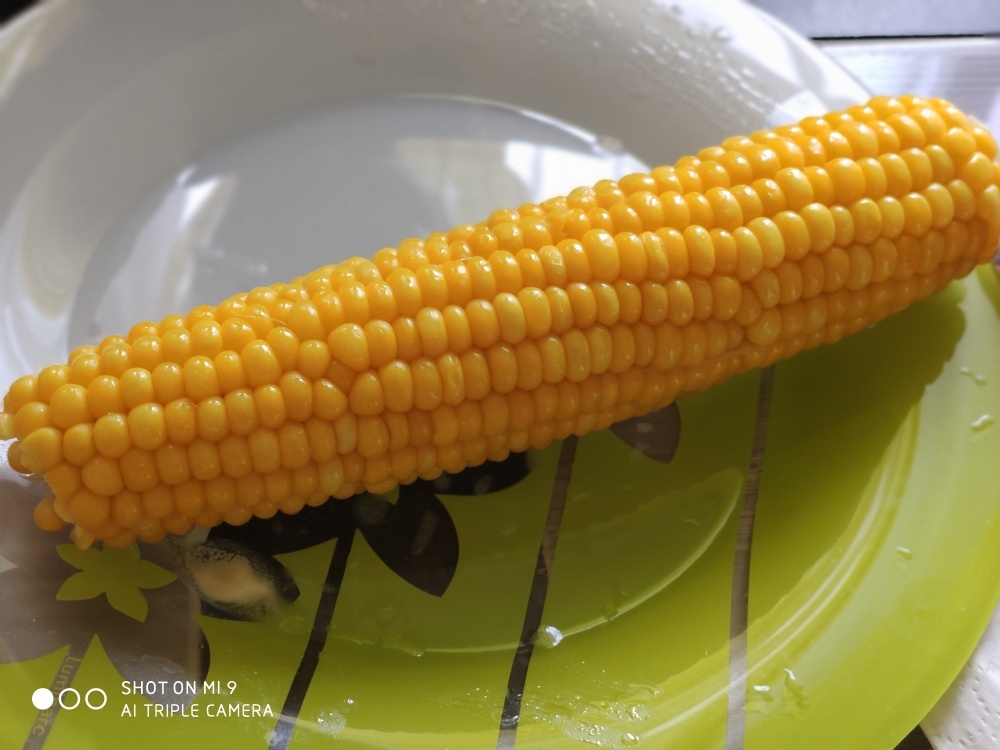 Схожу с ума от одного только запаха, обожаю вареную кукурузу!