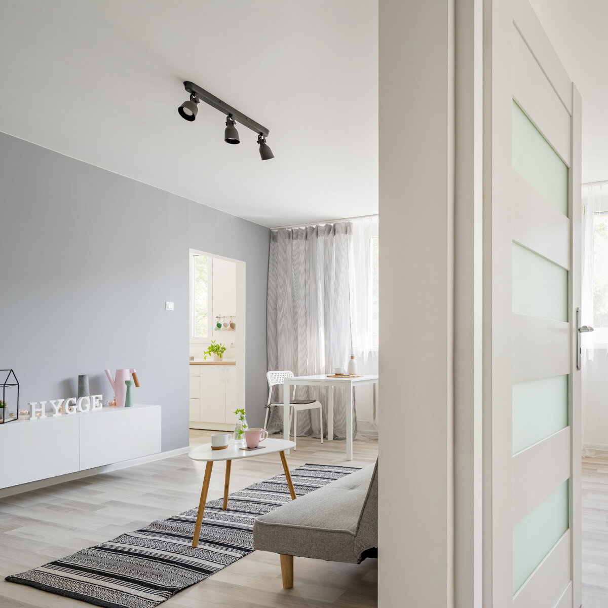 Пример дешевых трековых светильников