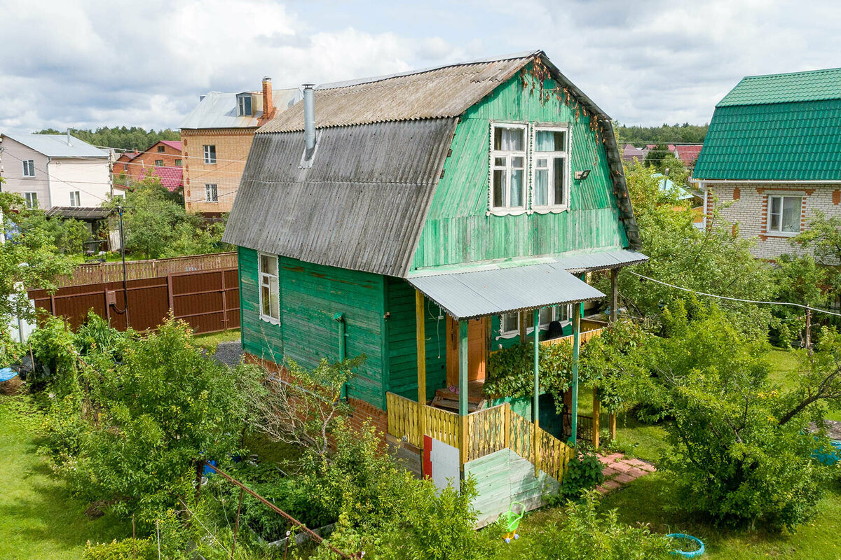 Так выглядел наш двухэтажный дом, когда мы его купили