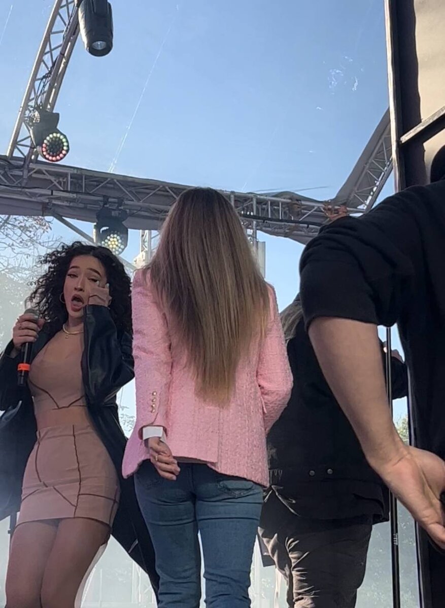 NIKI за кулисами