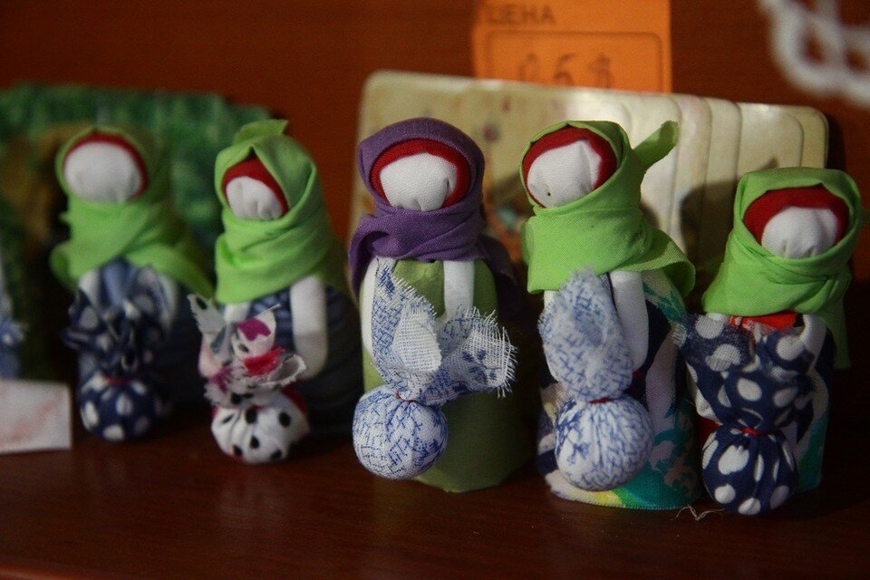     Кукла висела на дереве недалеко от детской площадки и центральной аллеи. Павел МАРТИНЧИК