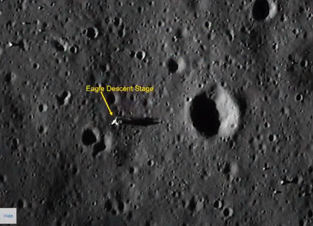Взлетная ступень посадочного модуля "Орел" миссии "Аполлон-11", снятая якобы индийским лунным орбитальным спутникомл "Чандраян-2" (скриншот из индийского документального фильма)