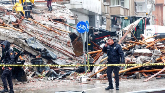    Число погибших при землетрясении в Турции увеличилось до 2316 Анна Белая