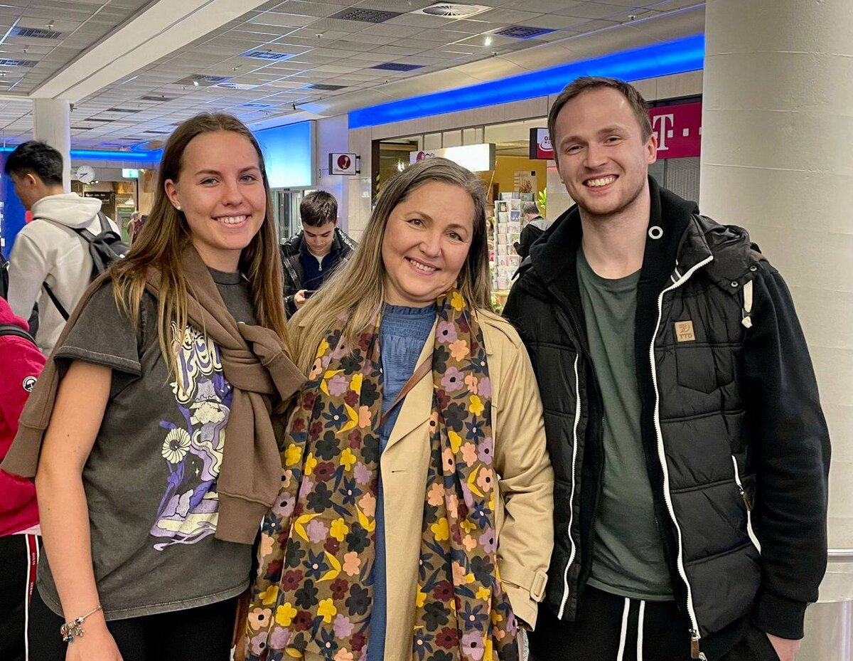 Слева-направо: Аннетт Кауфманн - Анна Кауфманн - член мужской сборной Германии Бенедикт Дуда 