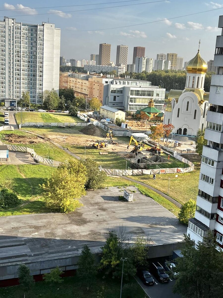 На месте сквера на Рублевском шоссе, около Чазовского дома в Крылатском  раскопали фундамент недостроя времен СССР 👀 | Крылатское LIVE/Соседи | Дзен