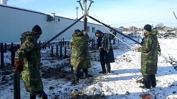  Фото: зимний монтаж в условиях холода и промерзания грунта