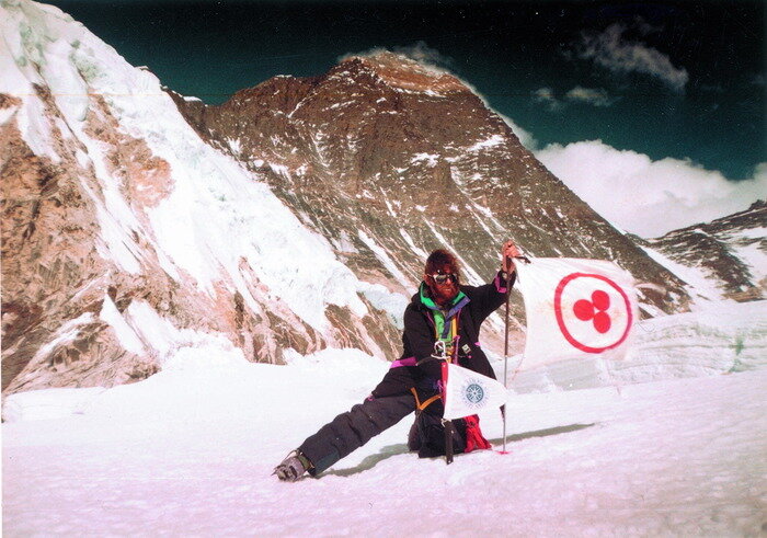  Своей растяжкой Фёдор показывает, что со спортивной формой у него всё ок.
 