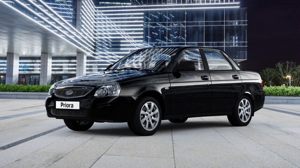 В конце прошлого года в прессе появилась информация о том , что LADA Priora 2018 г сойдет с конвейера АВТОВАЗа. На АВТОВАЗе эту информацию опровергли. Но судя по плану производства Приоры в нынешнем году, её прекратится в июне этого года. За полгода на АВТОВАЗе планируют выпустить более 7200 седанов Лада Приора. Все эти автомобили продать планируют за весь текущий год.  
Еще одним подтверждением окончания цикла LADA Priora - пересмотр комплектаций модели. С начала года у седана LADA Priora появилось 2 новые комплектации. Это модификации Comfort с ценой от 512 400 рублей и Image с ценой от 523 400 рублей. Эти версии получили мультимедийную систему с 7-дюймовым сенсорным экраном, легкосплавные колеса размерностью 15 дюймов, а также специальную отделку интерьера «Special Edition». 
