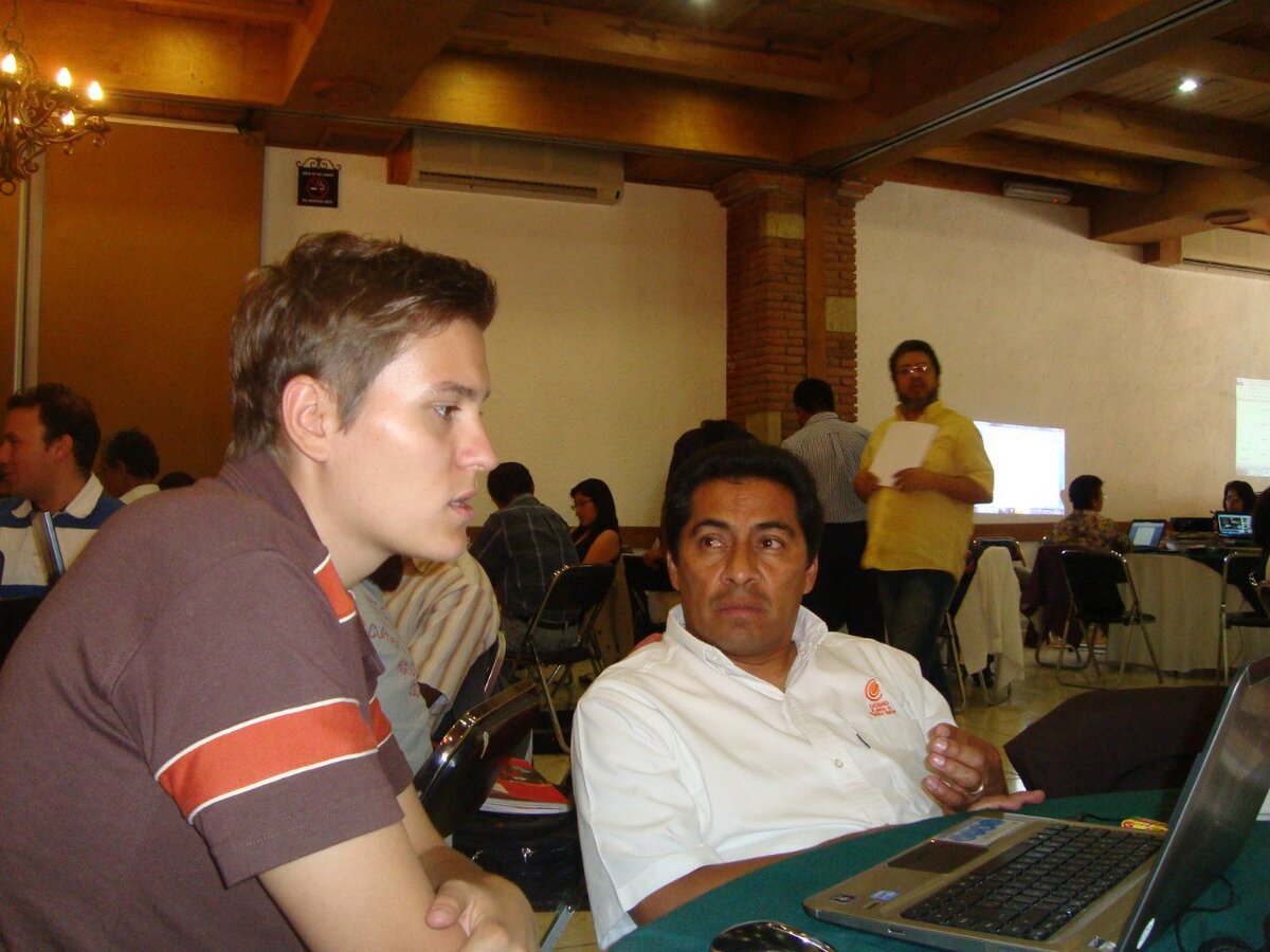 Работал приглашенным редактором-составителем учебных пособий по английскому языку для учеников старшей школы. Я слева, если что )))