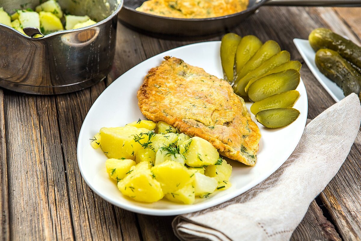 Картофель с отбивной - отличный вариант для обеда.
