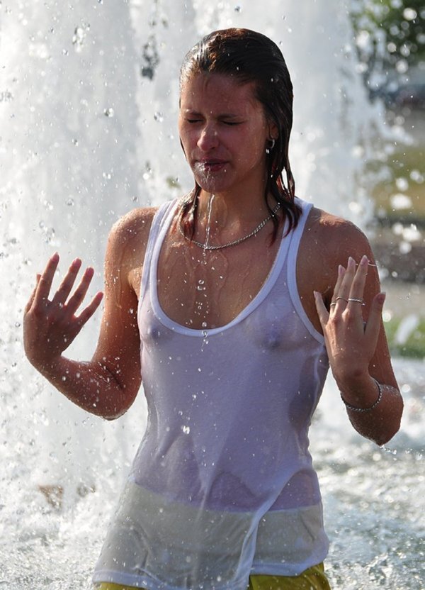 Фотообои 🌟 Девушка в мокрой одежде ([%SKU%]): купить по приятной цене в Уфе