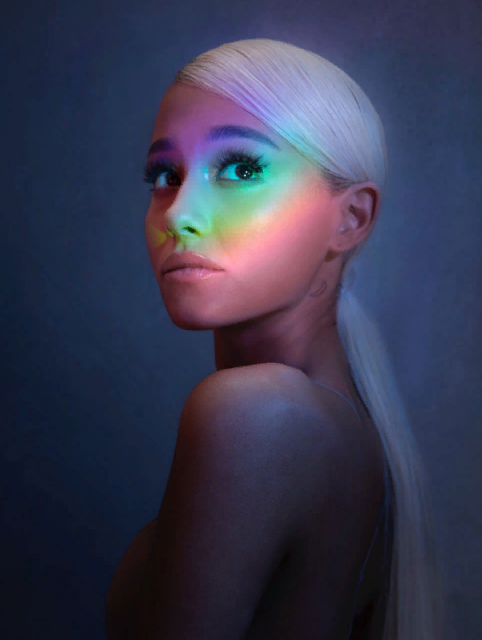 http://arianagrande.lnk.to/notears 