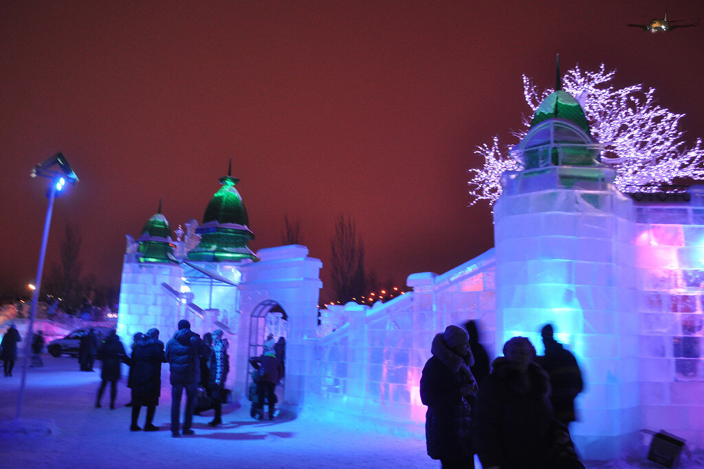 Ледовый городок. Беловодье Омск. Ледовый городок Беловодье. Беловодье Омск 2020. Снежный городок Беловодье Омск.