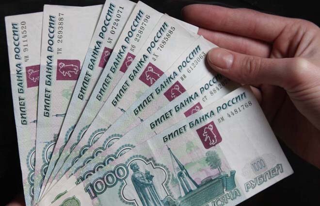 
Алименты могут назначаться по решению суда, либо по соглашению сторон.
Соглашение сторон – это добровольный акт, в котором стороны устанавливают размер обязательных платежей подлежащих на содержание несовершеннолетнего.
В случае отсутствия добровольного соглашения, одна из сторон обращается в суд за назначением алиментов. На основании представленных документов и материального положения сторон суд выносит решение о размере и форме алиментных платежей.
Если изначально алименты назначались добровольным соглашением, то и увеличение должно происходить путем внесения изменений в соглашение, удостоверенное нотариусом.