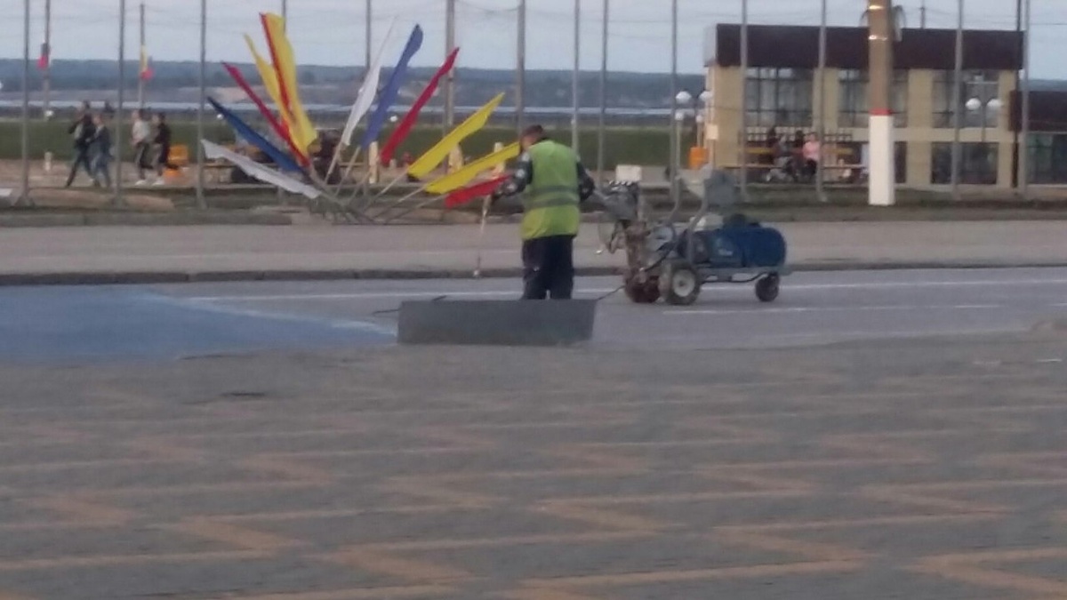 Как вы думаете, дорогие горожане, это можно считать за полноценную реставрацию асфальта?