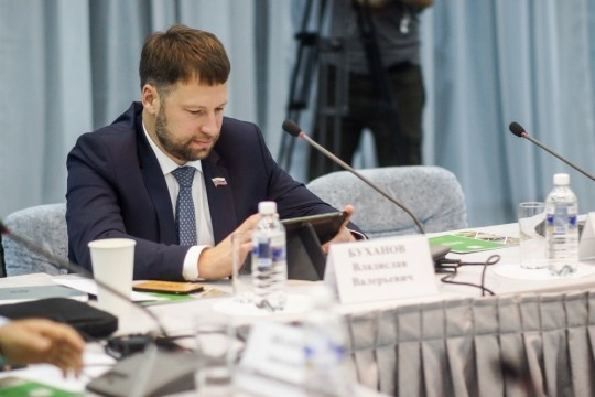 
Буханов Владислав, Иркутск, 54-я сессия Законодательного собрания Иркутской области, 25 октября 2017 года., фотограф: Яна Ушакова © Проект "Лица Сибири"