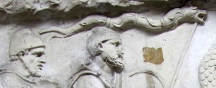 Даки с "драко" с колонны Траяна, воздвигнутой в 113 году н. э.