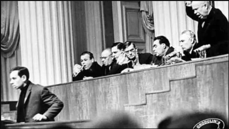 Никита Хрущев клеймит Андрея Вознесенского