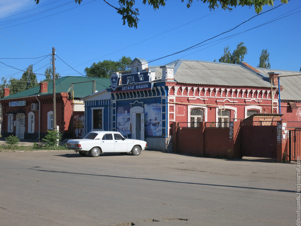 В Балаково на Заречной отказали старые трубы (ФОТО)