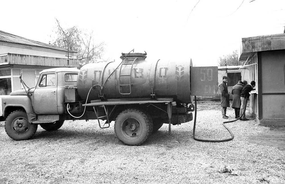 Автоцистерна, в которой привозили пиво. Свердловск, 1970-е.