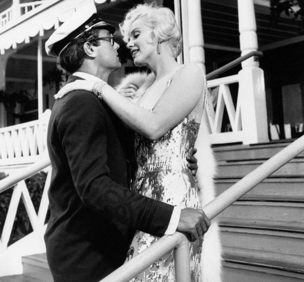 Кадр из фильма «В джазе только девушки»